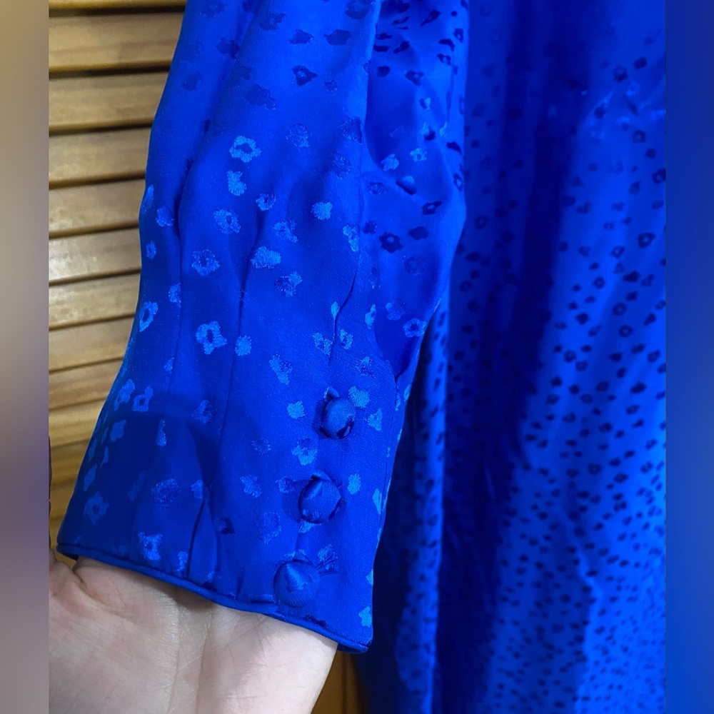 Vintage, silk dress— Styled by Mister C - Picture 6 of 11